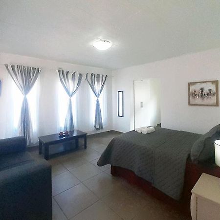 Queens Palace Pretoria-Noord エクステリア 写真