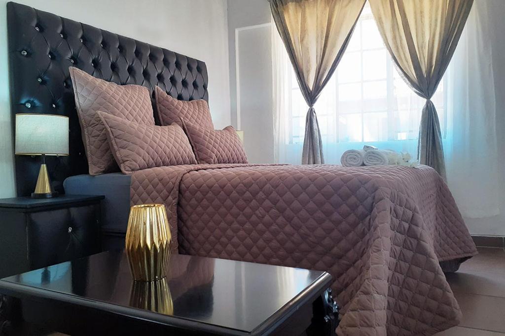 Queens Palace Pretoria-Noord エクステリア 写真
