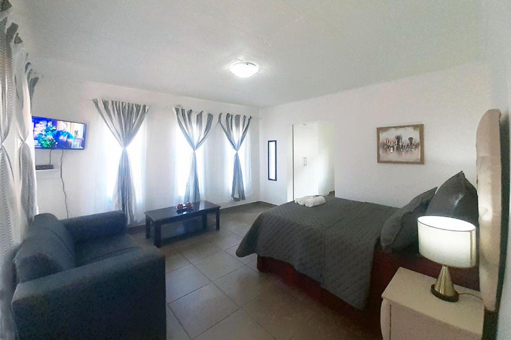 Queens Palace Pretoria-Noord エクステリア 写真