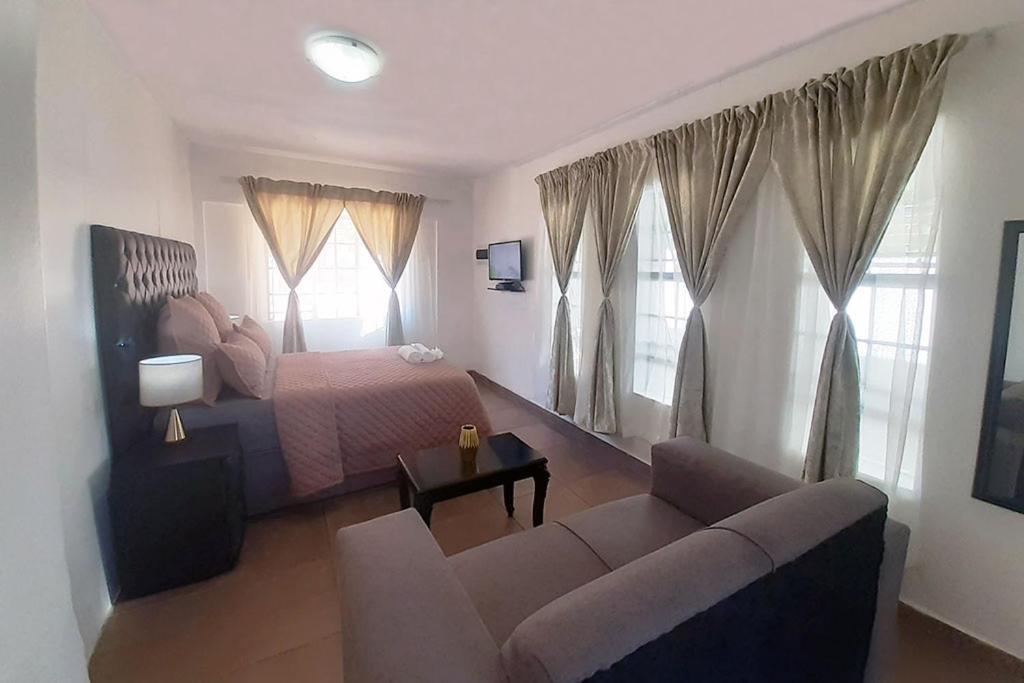 Queens Palace Pretoria-Noord エクステリア 写真
