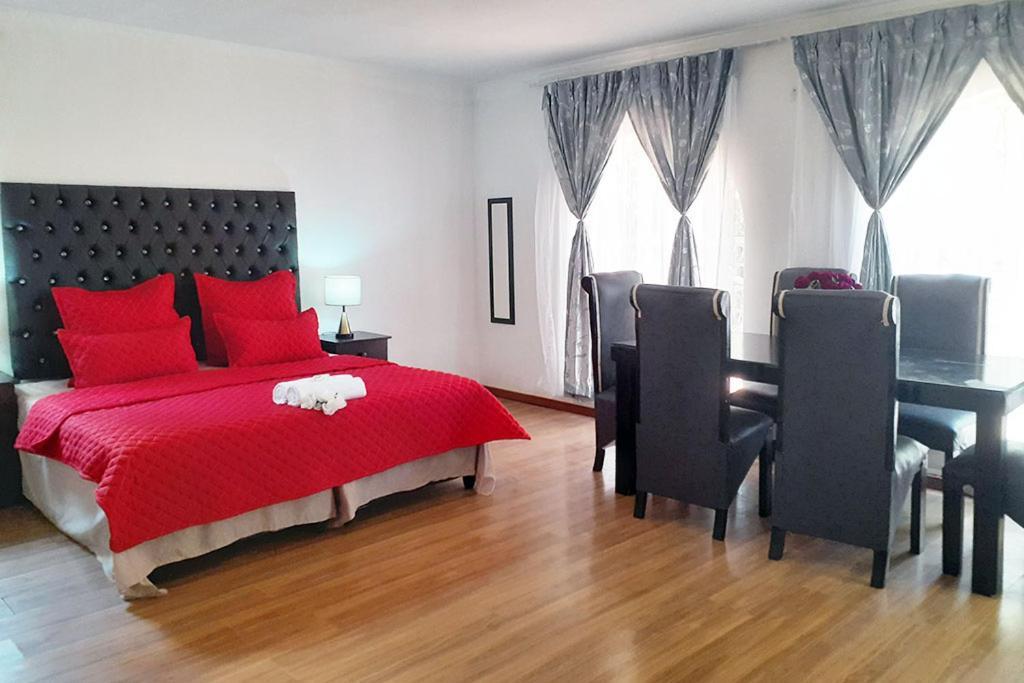Queens Palace Pretoria-Noord エクステリア 写真
