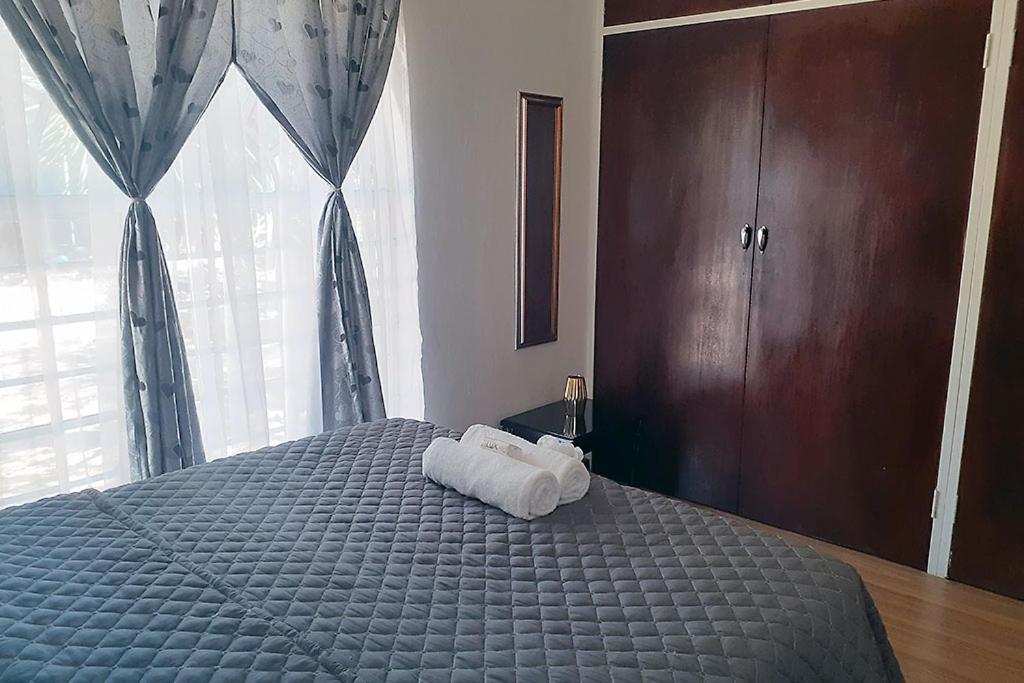 Queens Palace Pretoria-Noord エクステリア 写真