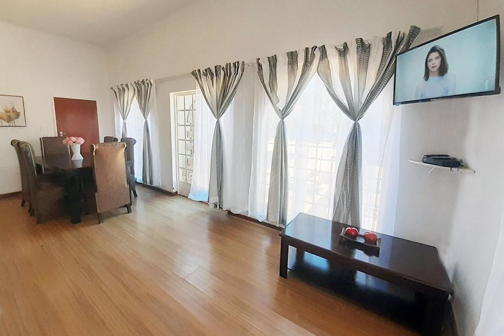 Queens Palace Pretoria-Noord 部屋 写真